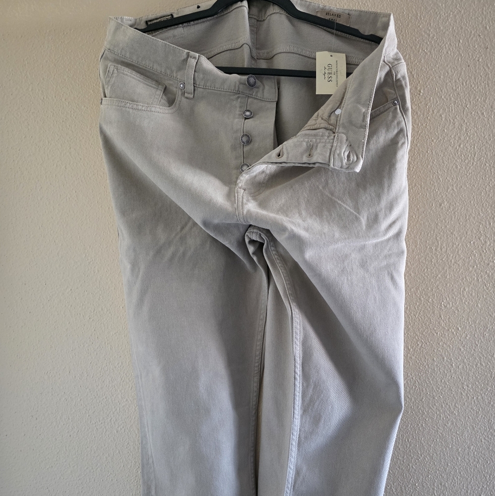 Guess Men's Relaxed Jeans in Light Gray
